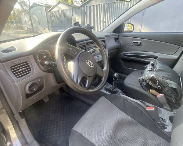 Кіа Ріо 2011 у Києві на Automoto.ua Сірий Кіа Ріо, об'ємом двигуна 1.4 л та пробігом 179 тис. км за 4500 $, фото 5 на Automoto.ua