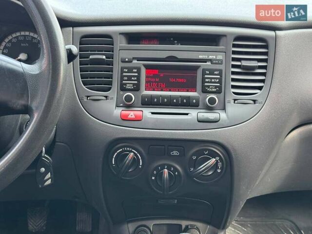 Серый Киа Рио, объемом двигателя 1.4 л и пробегом 89 тыс. км за 4900 $, фото 17 на Automoto.ua