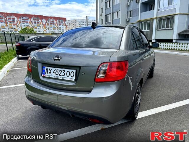 Серый Киа Рио, объемом двигателя 1.4 л и пробегом 190 тыс. км за 4999 $, фото 5 на Automoto.ua