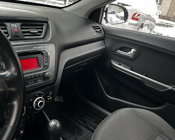 Серый Киа Рио, объемом двигателя 1.6 л и пробегом 168 тыс. км за 7000 $, фото 16 на Automoto.ua