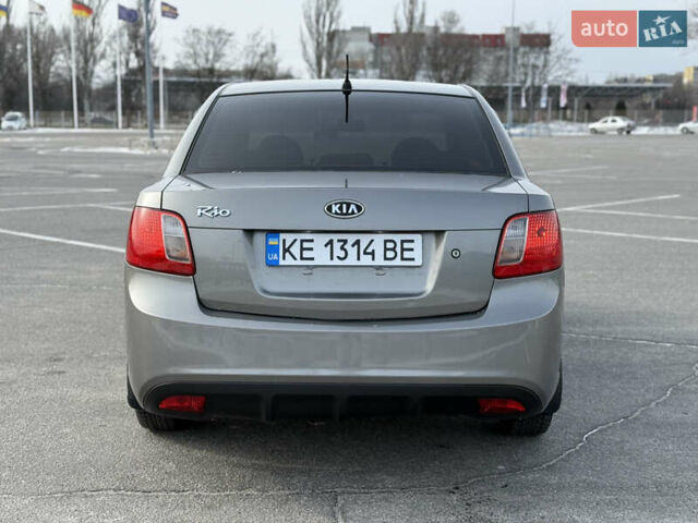 Серый Киа Рио, объемом двигателя 1.4 л и пробегом 180 тыс. км за 4699 $, фото 5 на Automoto.ua