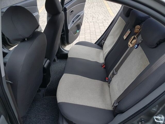 Сірий Кіа Ріо, об'ємом двигуна 0 л та пробігом 184 тис. км за 6373 $, фото 4 на Automoto.ua