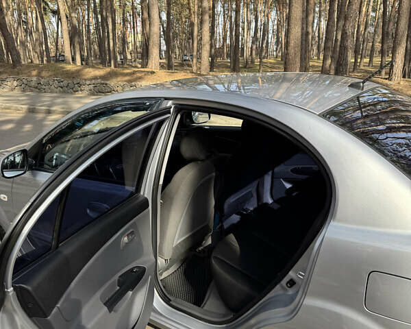 Сірий Кіа Ріо, об'ємом двигуна 1.4 л та пробігом 120 тис. км за 6300 $, фото 28 на Automoto.ua