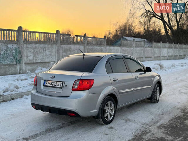 Серый Киа Рио, объемом двигателя 1.4 л и пробегом 228 тыс. км за 4550 $, фото 7 на Automoto.ua
