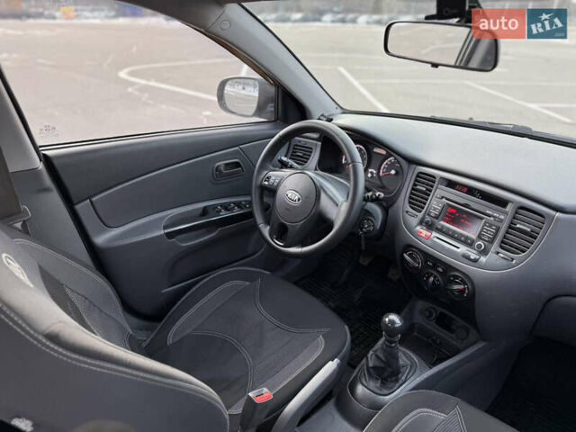 Серый Киа Рио, объемом двигателя 1.4 л и пробегом 180 тыс. км за 4699 $, фото 7 на Automoto.ua