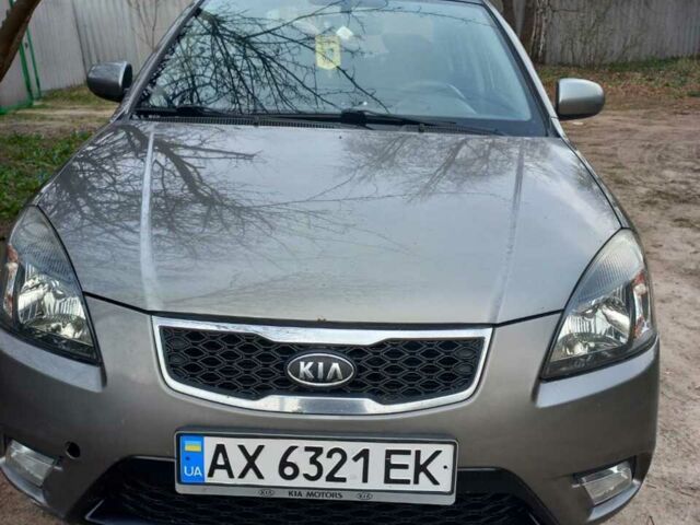 Сірий Кіа Ріо, об'ємом двигуна 1.4 л та пробігом 197 тис. км за 5700 $, фото 2 на Automoto.ua