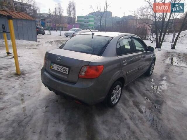 Серый Киа Рио, объемом двигателя 1.4 л и пробегом 271 тыс. км за 5000 $, фото 6 на Automoto.ua