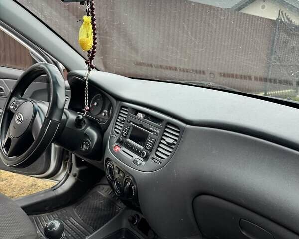 Сірий Кіа Ріо, об'ємом двигуна 1.4 л та пробігом 191 тис. км за 3400 $, фото 9 на Automoto.ua