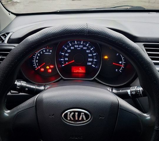 Серый Киа Рио, объемом двигателя 1.4 л и пробегом 243 тыс. км за 5700 $, фото 10 на Automoto.ua