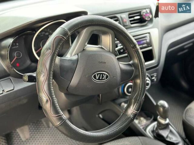 Серый Киа Рио, объемом двигателя 1.4 л и пробегом 190 тыс. км за 7100 $, фото 6 на Automoto.ua