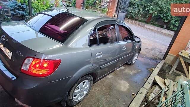 Серый Киа Рио, объемом двигателя 1.4 л и пробегом 135 тыс. км за 4900 $, фото 14 на Automoto.ua