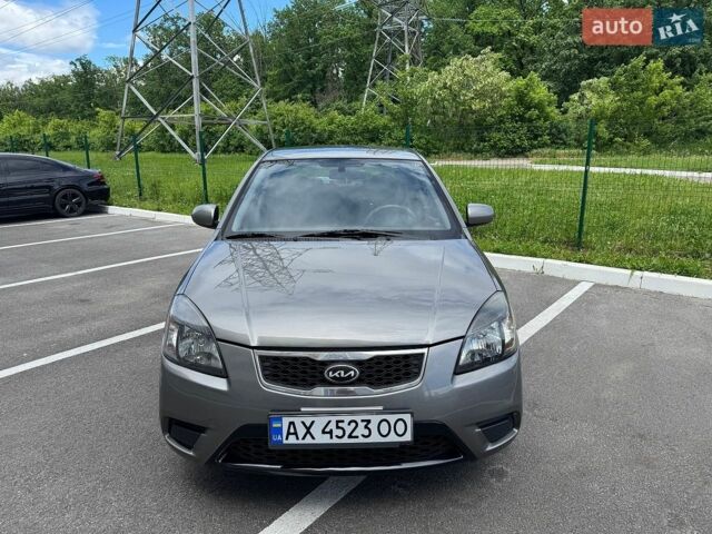 Серый Киа Рио, объемом двигателя 1.4 л и пробегом 195 тыс. км за 5250 $, фото 1 на Automoto.ua