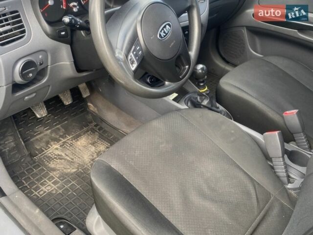 Серый Киа Рио, объемом двигателя 1.4 л и пробегом 154 тыс. км за 5300 $, фото 6 на Automoto.ua