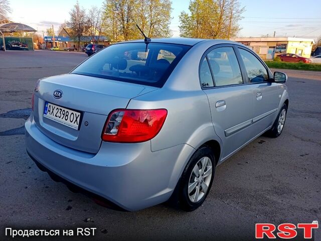 Сірий Кіа Ріо, об'ємом двигуна 1.4 л та пробігом 180 тис. км за 4699 $, фото 3 на Automoto.ua