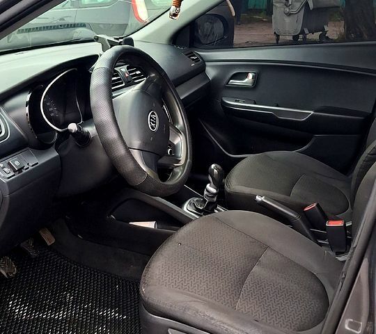 Серый Киа Рио, объемом двигателя 1.4 л и пробегом 243 тыс. км за 5700 $, фото 6 на Automoto.ua