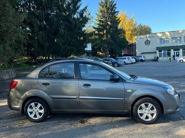 Сірий Кіа Ріо, об'ємом двигуна 1.4 л та пробігом 41 тис. км за 7099 $, фото 3 на Automoto.ua