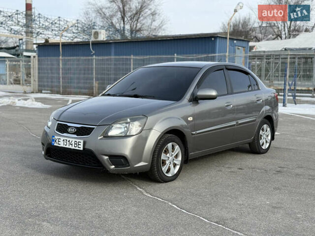 Серый Киа Рио, объемом двигателя 1.4 л и пробегом 180 тыс. км за 4699 $, фото 2 на Automoto.ua