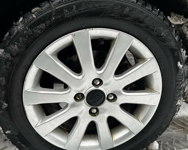 Серый Киа Рио, объемом двигателя 1.6 л и пробегом 168 тыс. км за 7000 $, фото 7 на Automoto.ua