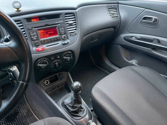Серый Киа Рио, объемом двигателя 1.4 л и пробегом 168 тыс. км за 4590 $, фото 21 на Automoto.ua