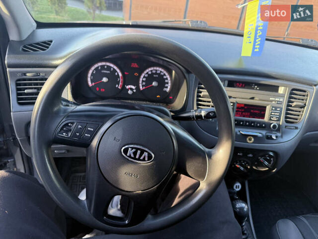 Серый Киа Рио, объемом двигателя 1.6 л и пробегом 296 тыс. км за 4699 $, фото 19 на Automoto.ua