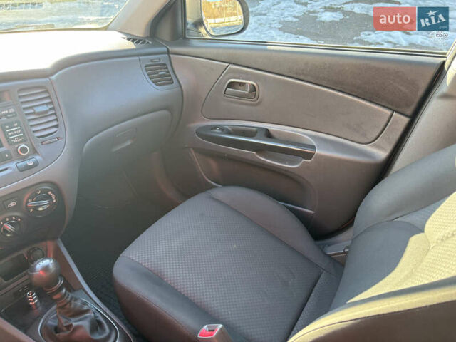 Серый Киа Рио, объемом двигателя 1.4 л и пробегом 138 тыс. км за 6000 $, фото 24 на Automoto.ua