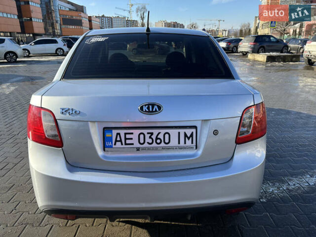 Серый Киа Рио, объемом двигателя 1.4 л и пробегом 138 тыс. км за 6000 $, фото 5 на Automoto.ua