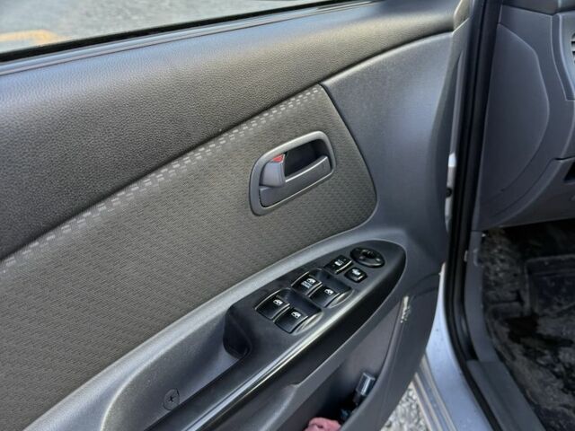 Сірий Кіа Ріо, об'ємом двигуна 1.4 л та пробігом 102 тис. км за 1900 $, фото 6 на Automoto.ua