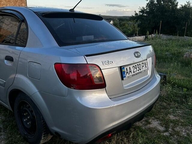 Сірий Кіа Ріо, об'ємом двигуна 1.4 л та пробігом 245 тис. км за 4000 $, фото 5 на Automoto.ua