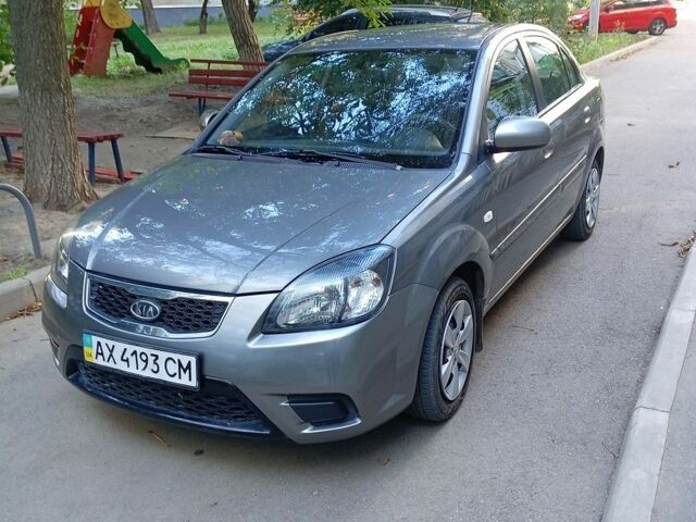 Сірий Кіа Ріо, об'ємом двигуна 1.4 л та пробігом 220 тис. км за 4800 $, фото 6 на Automoto.ua