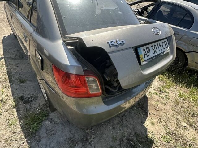 Серый Киа Рио, объемом двигателя 1.4 л и пробегом 244 тыс. км за 1499 $, фото 5 на Automoto.ua
