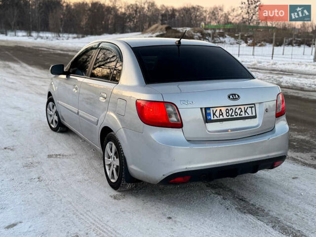 Серый Киа Рио, объемом двигателя 1.4 л и пробегом 228 тыс. км за 4550 $, фото 4 на Automoto.ua