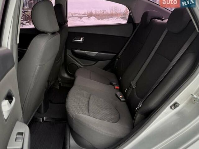 Серый Киа Рио, объемом двигателя 1.59 л и пробегом 180 тыс. км за 8950 $, фото 18 на Automoto.ua