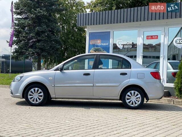Серый Киа Рио, объемом двигателя 1.4 л и пробегом 80 тыс. км за 5000 $, фото 7 на Automoto.ua