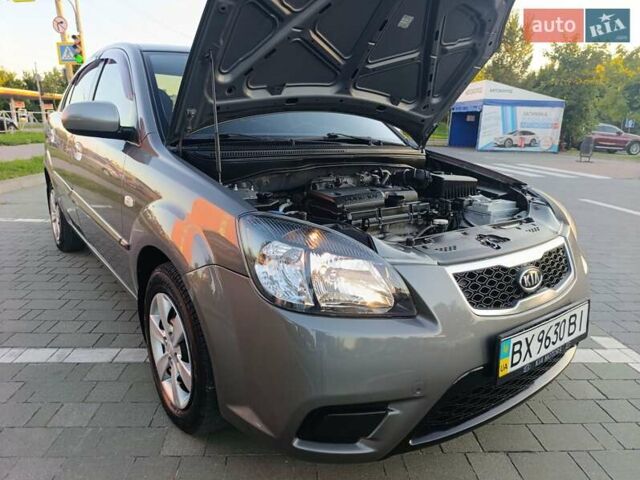 Серый Киа Рио, объемом двигателя 1.4 л и пробегом 199 тыс. км за 5900 $, фото 18 на Automoto.ua