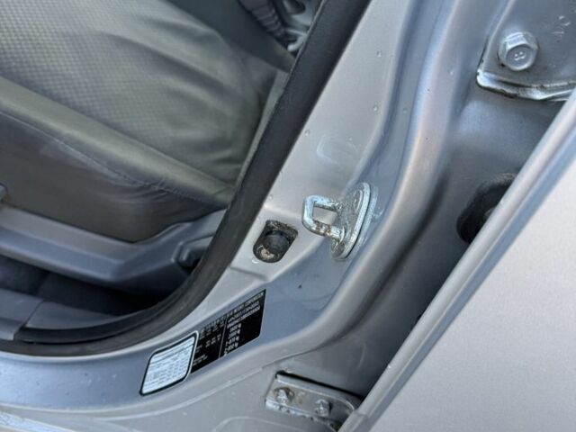 Сірий Кіа Ріо, об'ємом двигуна 1.4 л та пробігом 102 тис. км за 1900 $, фото 7 на Automoto.ua