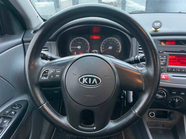 Серый Киа Рио, объемом двигателя 1.4 л и пробегом 168 тыс. км за 4590 $, фото 14 на Automoto.ua