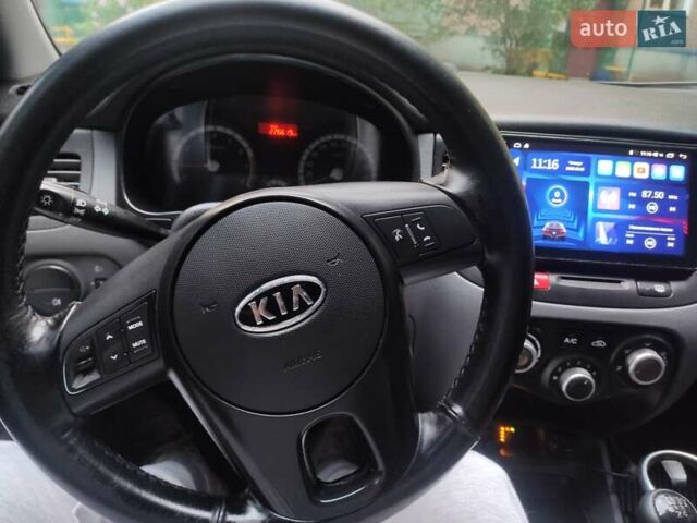 Серый Киа Рио, объемом двигателя 1.4 л и пробегом 226 тыс. км за 5200 $, фото 14 на Automoto.ua