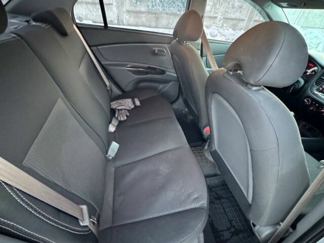 Сірий Кіа Ріо, об'ємом двигуна 1.4 л та пробігом 225 тис. км за 5241 $, фото 8 на Automoto.ua