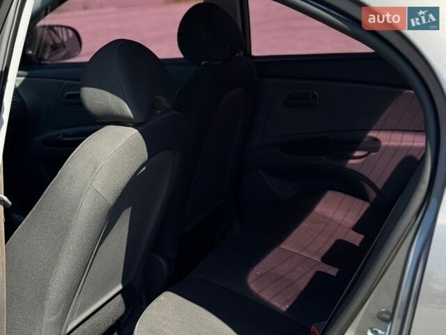 Серый Киа Рио, объемом двигателя 1.4 л и пробегом 135 тыс. км за 4999 $, фото 9 на Automoto.ua