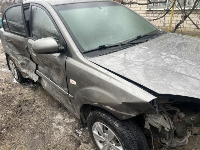 Серый Киа Рио, объемом двигателя 1.4 л и пробегом 210 тыс. км за 2400 $, фото 2 на Automoto.ua