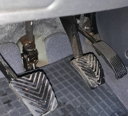 Сірий Кіа Ріо, об'ємом двигуна 1.4 л та пробігом 147 тис. км за 5500 $, фото 5 на Automoto.ua