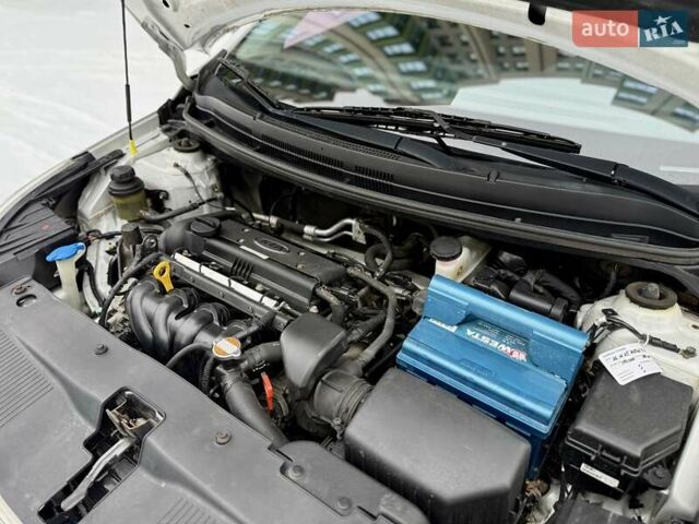 Серый Киа Рио, объемом двигателя 1.6 л и пробегом 180 тыс. км за 8950 $, фото 27 на Automoto.ua