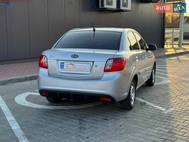 Сірий Кіа Ріо, об'ємом двигуна 1.4 л та пробігом 300 тис. км за 5500 $, фото 9 на Automoto.ua