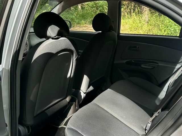 Сірий Кіа Ріо, об'ємом двигуна 1.4 л та пробігом 174 тис. км за 5900 $, фото 6 на Automoto.ua