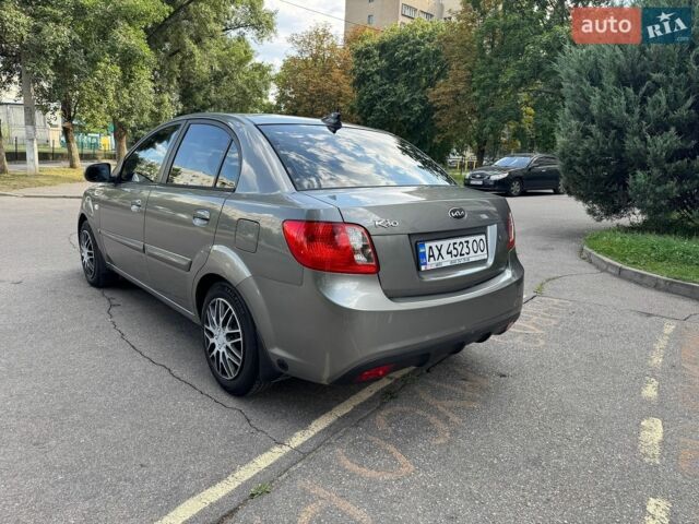 Сірий Кіа Ріо, об'ємом двигуна 1.4 л та пробігом 194 тис. км за 4999 $, фото 4 на Automoto.ua