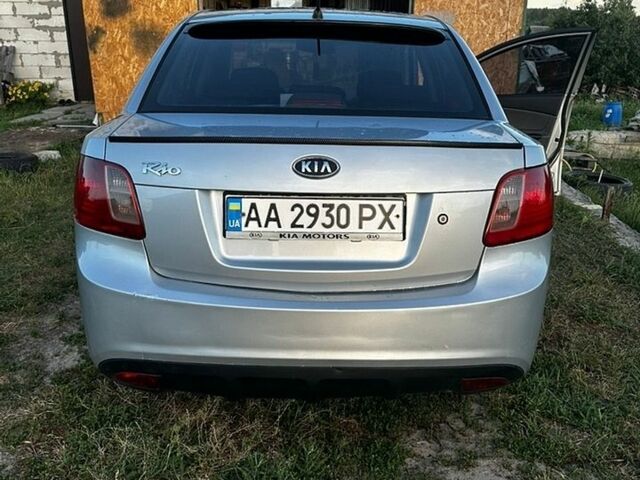 Сірий Кіа Ріо, об'ємом двигуна 1.4 л та пробігом 245 тис. км за 4000 $, фото 6 на Automoto.ua