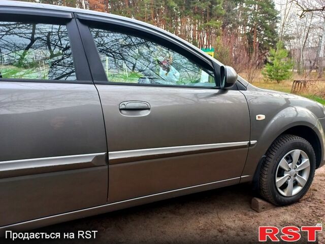 Серый Киа Рио, объемом двигателя 1.4 л и пробегом 200 тыс. км за 5200 $, фото 6 на Automoto.ua