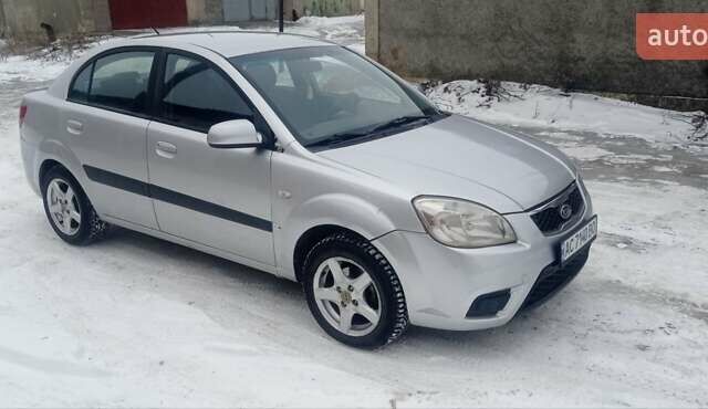 Сірий Кіа Ріо, об'ємом двигуна 1.4 л та пробігом 192 тис. км за 3900 $, фото 2 на Automoto.ua