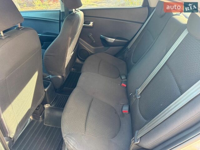 Серый Киа Рио, объемом двигателя 1.4 л и пробегом 238 тыс. км за 6200 $, фото 12 на Automoto.ua