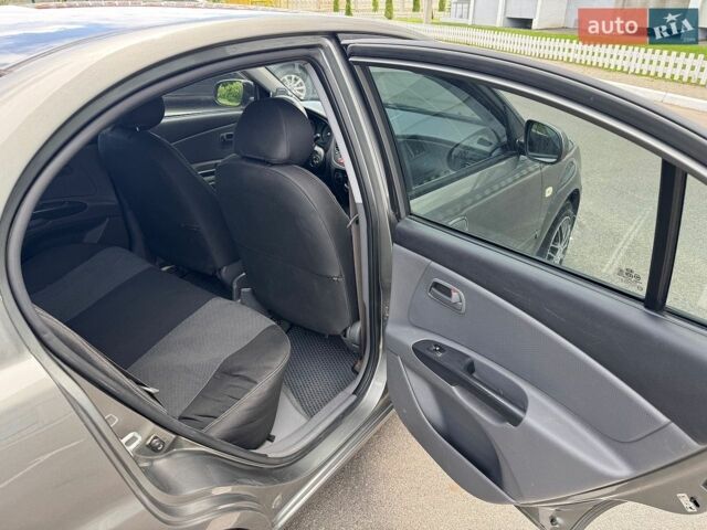 Серый Киа Рио, объемом двигателя 1.4 л и пробегом 195 тыс. км за 5250 $, фото 8 на Automoto.ua